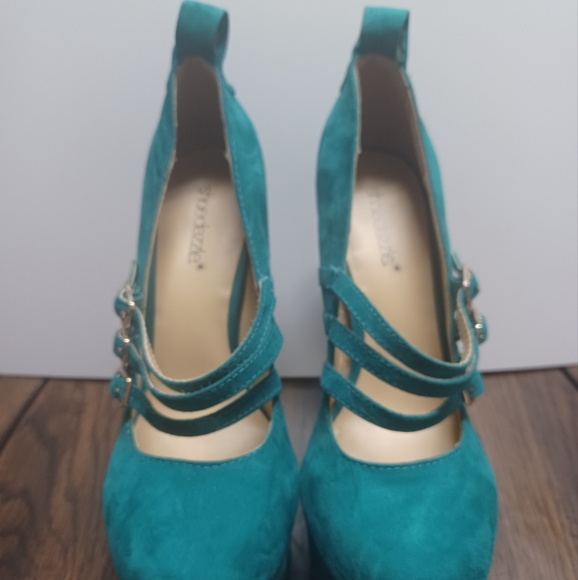 Shoedazzle Heels - Picture 2 of 6